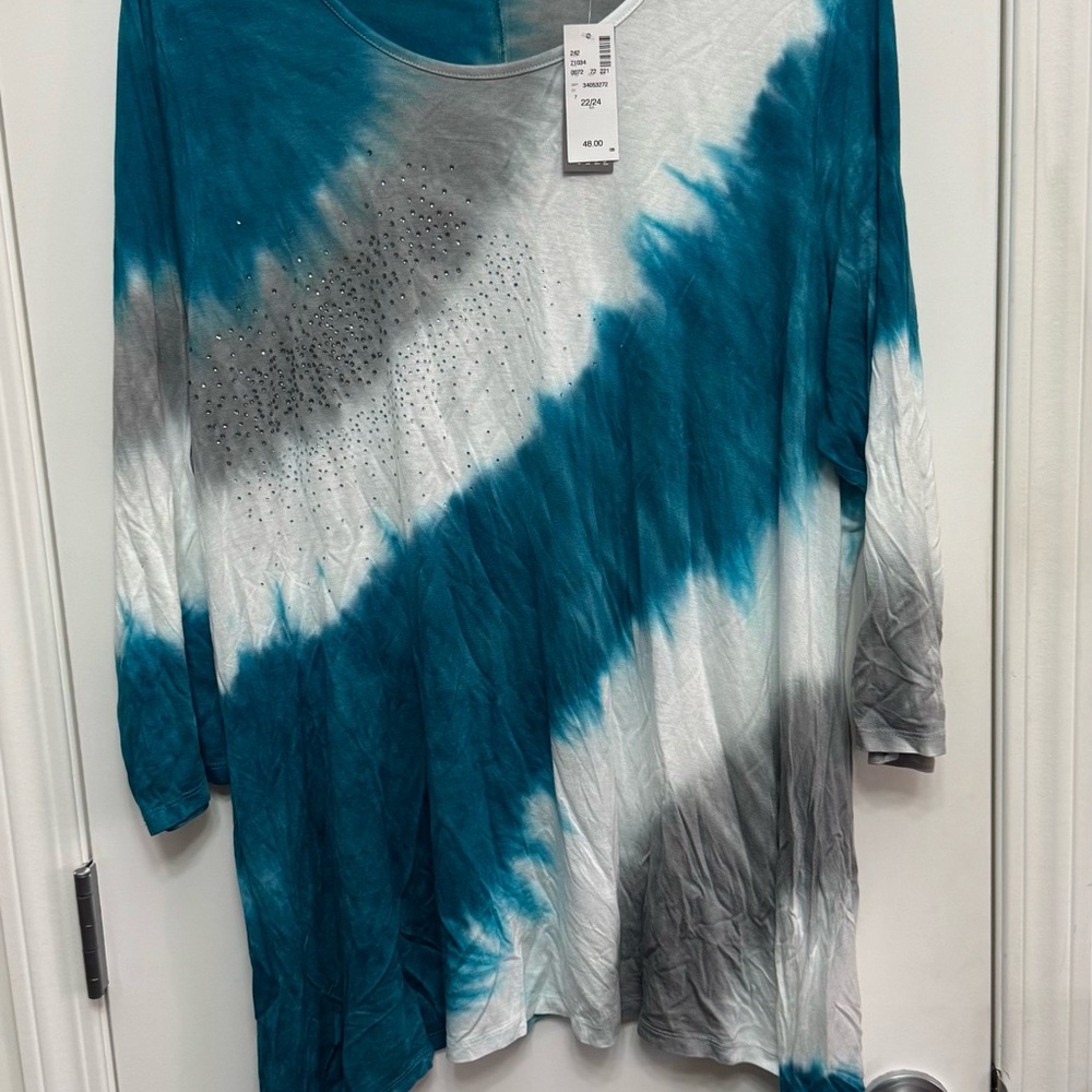 Avenue Size 22/24 Blue, White & Grey Sparkly Shark Bite Top - NWT